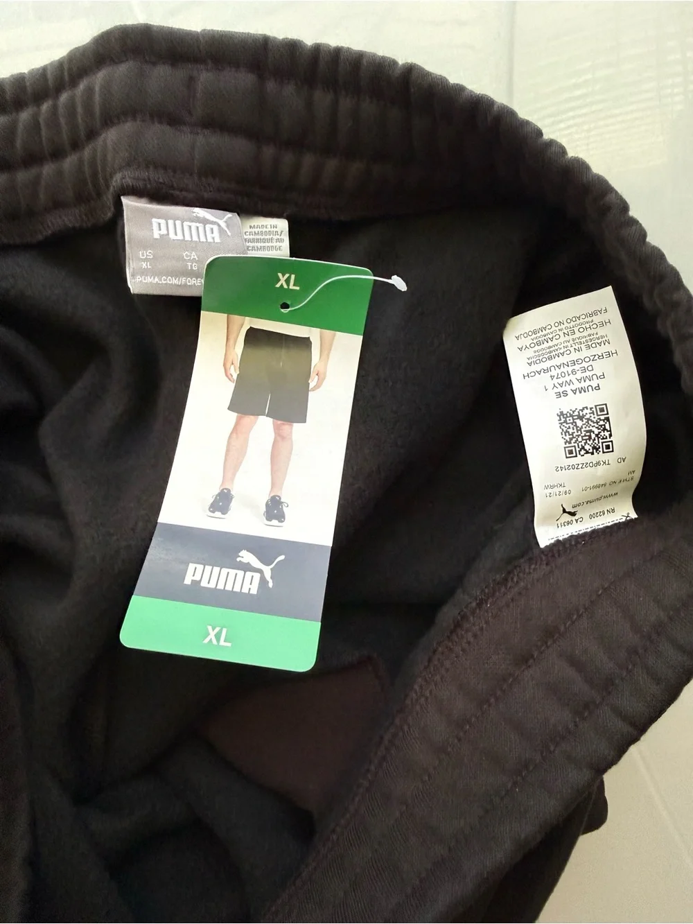 New Puma Sweatpants Shorts drawstring and side pockets size XL Black